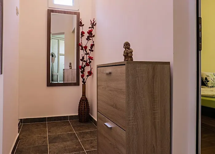 за гости момчил