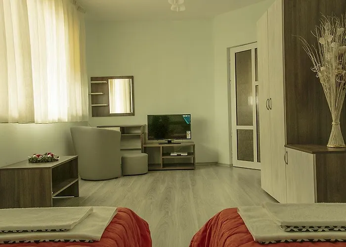 за гости момчил